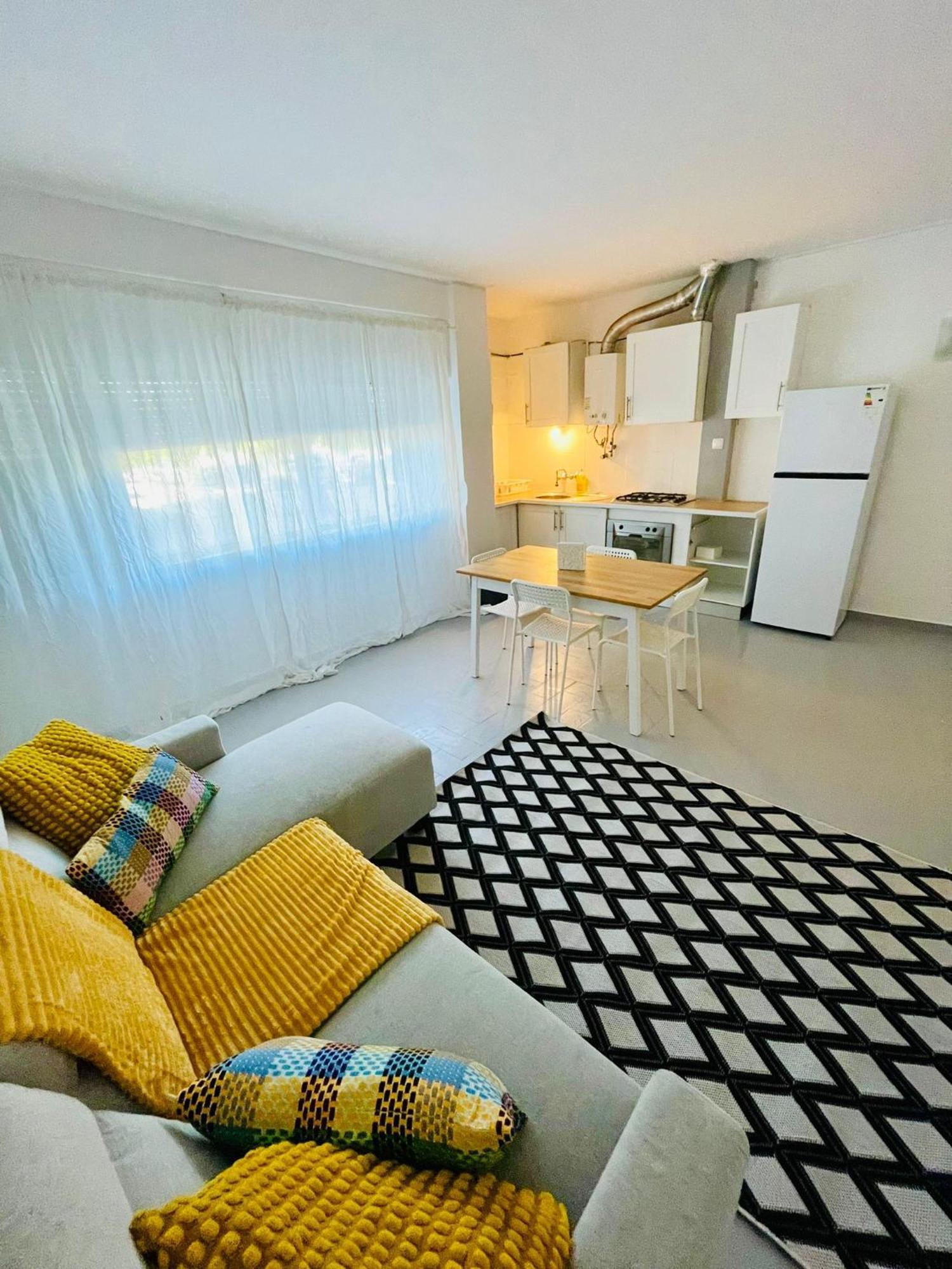 Two Bedrooms De Quarteira Apartment *